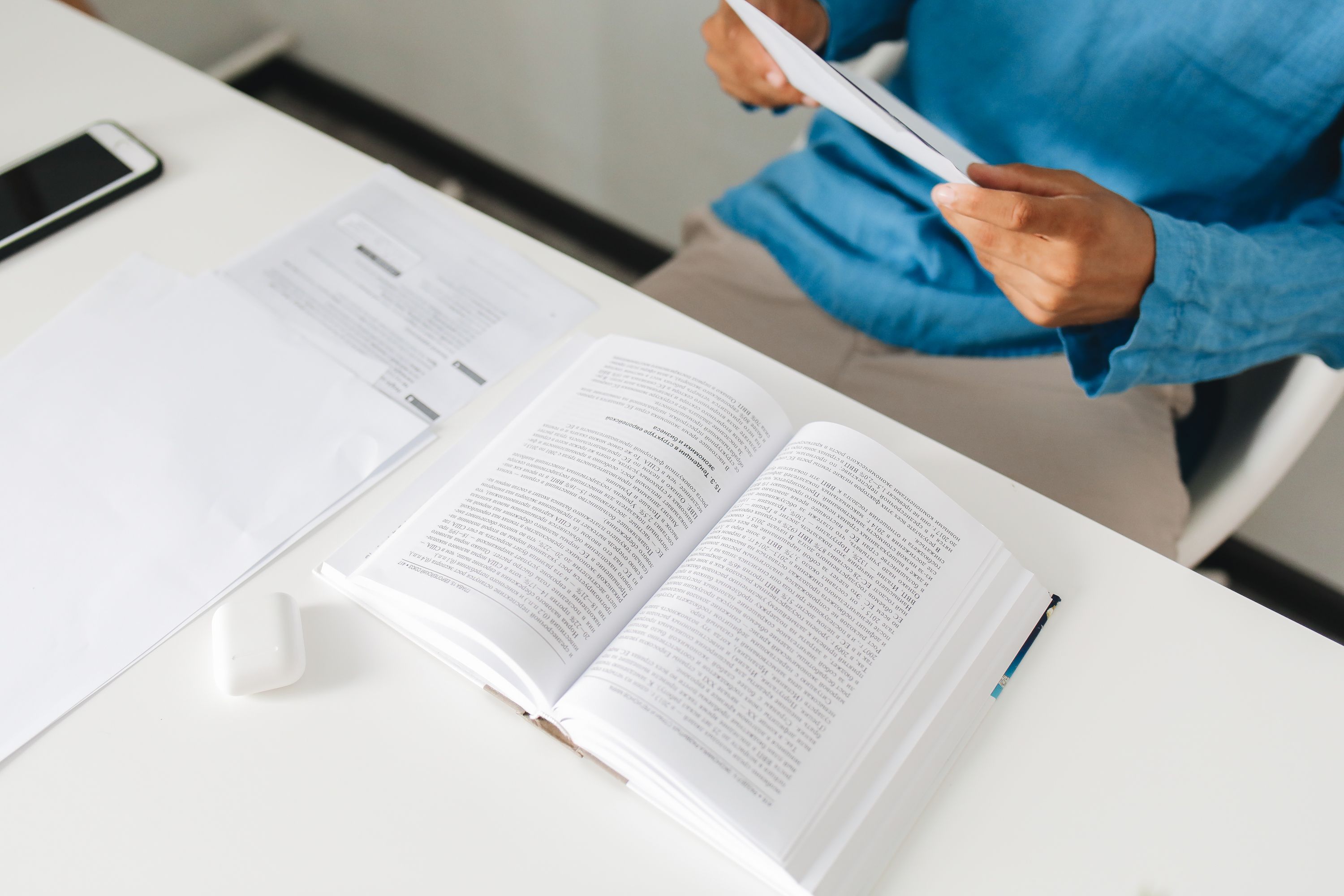 Mesa editorial para conversar sobre un libro